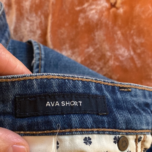 Lucky brand size 4/27 Ava short in blue denim. - Picture 4 of 6